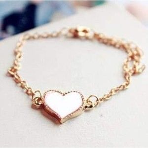 3425!!  NWT Taehoxa White Heart Charm Bracelet